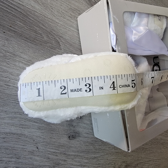 UGG Infant Bixbee and Lovely Blanket - Picture 5 of 9